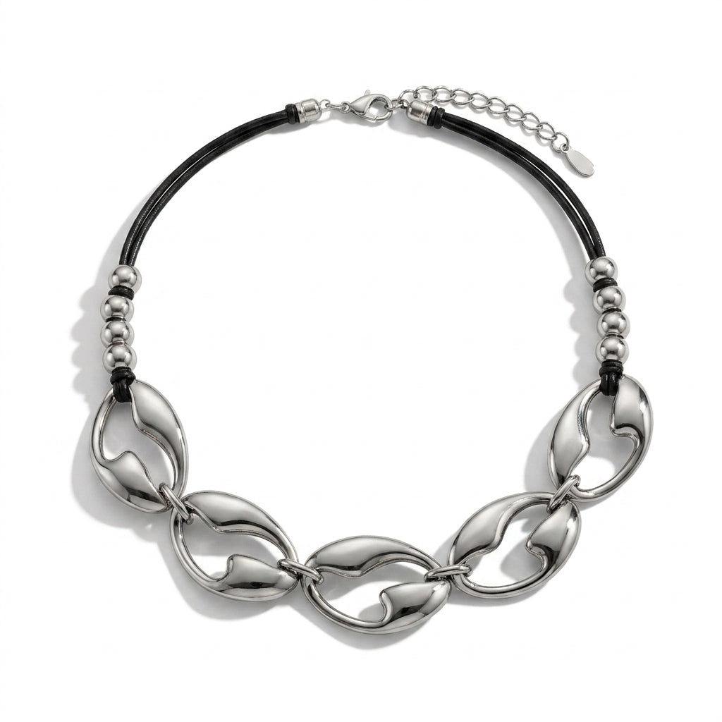 Collar Negro Con 5 Maxi Eslabones Plateados